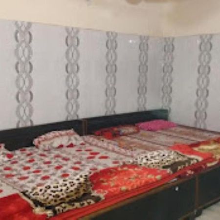 Maatu Shri Comfort Stay-Guest House Mathura Exterior photo
