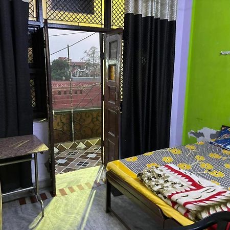 Maatu Shri Comfort Stay-Guest House Mathura Exterior photo