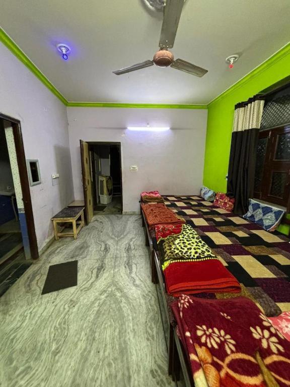 Maatu Shri Comfort Stay-Guest House Mathura Exterior photo