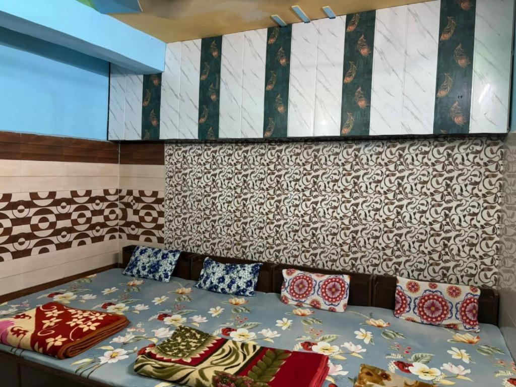 Maatu Shri Comfort Stay-Guest House Mathura Exterior photo