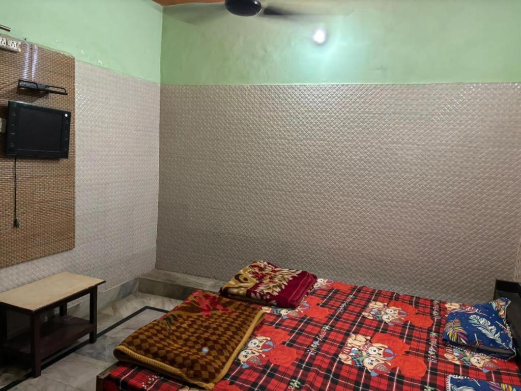Maatu Shri Comfort Stay-Guest House Mathura Exterior photo